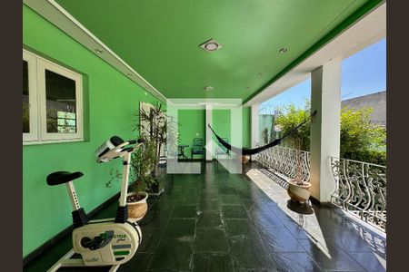 Casa para alugar com 500m², 4 quartos e 5 vagas Casa para alugar com 500m², 4 quartos e 5 vagasVaranda