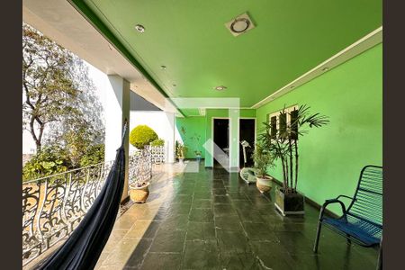 Casa para alugar com 500m², 4 quartos e 5 vagas Casa para alugar com 500m², 4 quartos e 5 vagasVaranda