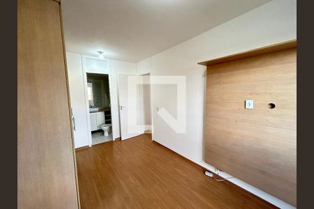 Suíte de apartamento para alugar com 2 quartos, 63m² em Vila Valqueire, Rio de Janeiro