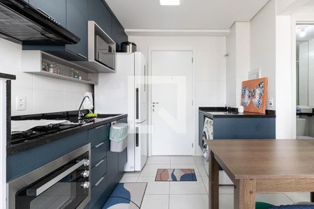 Cozinha de apartamento para alugar com 2 quartos, 33m² em Parque Fongaro, São Paulo