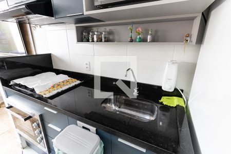 Cozinha de apartamento para alugar com 2 quartos, 33m² em Parque Fongaro, São Paulo