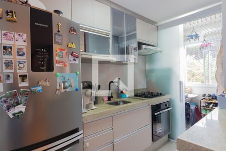 Cozinha e Área de Serviço de apartamento à venda com 2 quartos, 44m² em Vila Carmosina, São Paulo