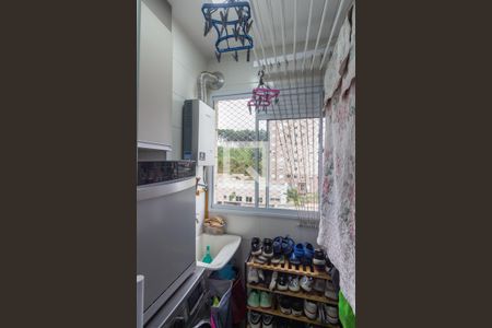 Cozinha e Área de Serviço de apartamento à venda com 2 quartos, 44m² em Vila Carmosina, São Paulo