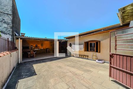 Casa à venda com 170m², 3 quartos e 3 vagas Casa à venda com 170m², 3 quartos e 3 vagasQuintal