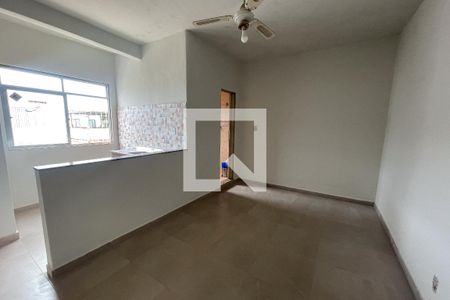 Sala de casa para alugar com 1 quarto, 60m² em Jardim Olavo Bilac, Duque de Caxias