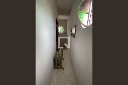 Corredor de casa para alugar com 1 quarto, 60m² em Jardim Olavo Bilac, Duque de Caxias