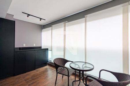 Varanda de kitnet/studio para alugar com 1 quarto, 43m² em Campo Belo, São Paulo