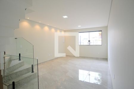 Sala de casa para alugar com 3 quartos, 145m² em Vila Santa Isabel, São Paulo