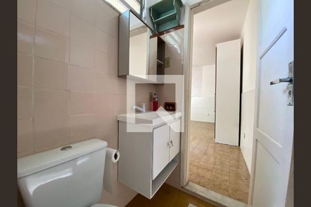 Banheiro de casa para alugar com 1 quarto, 40m² em Higienópolis, Rio de Janeiro