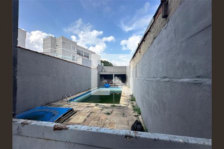 Casa à venda com 4 quartos, 181m² em Vila Nivi, São Paulo