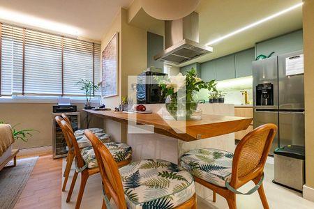 Sala/Cozinha de apartamento à venda com 1 quarto, 70m² em Cerqueira César, São Paulo