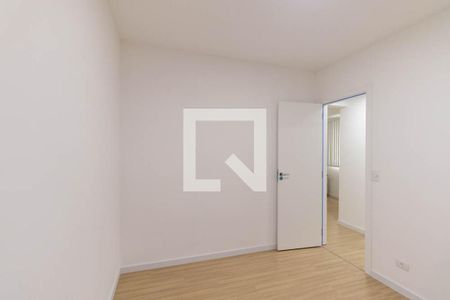 Quarto 1 de apartamento para alugar com 2 quartos, 54m² em Santa Cândida, Curitiba