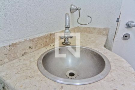 Lavabo de casa de condomínio à venda com 3 quartos, 90m² em Vila Ester (zona Norte), São Paulo