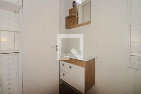 Banheiro de kitnet/studio para alugar com 1 quarto, 35m² em Passo D’areia, Porto Alegre