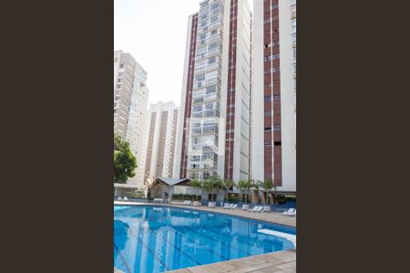 Apartamento à venda com 121m², 3 quartos e 1 vaga Apartamento à venda com 121m², 3 quartos e 1 vagaÁrea comum - Piscina