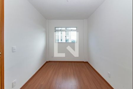 Quarto 1 de apartamento para alugar com 2 quartos, 47m² em João Pinheiro, Belo Horizonte