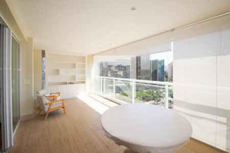 Varanda  de apartamento à venda com 3 quartos, 210m² em Itaim Bibi, São Paulo