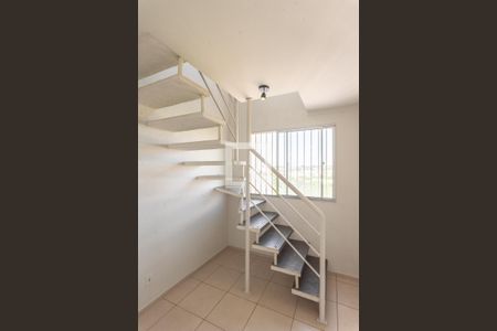 Escada da Sala de apartamento à venda com 2 quartos, 127m² em Jardim Nova Europa, Campinas