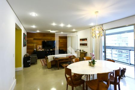 Apartamento para alugar com 211m², 4 quartos e 4 vagasSala