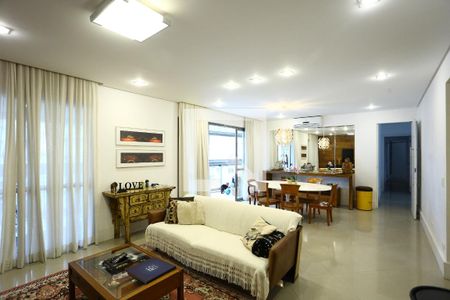 Sala de apartamento para alugar com 4 quartos, 211m² em Vila Suzana, São Paulo