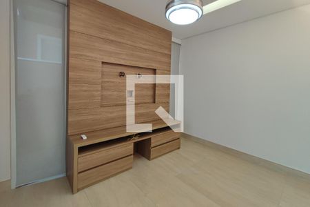 Sala de TV de casa de condomínio à venda com 4 quartos, 304m² em Swiss Park, Campinas