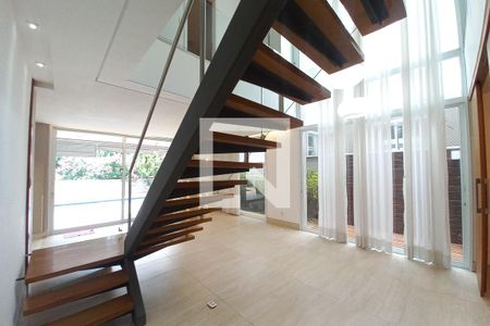 Sala de casa de condomínio para alugar com 4 quartos, 304m² em Swiss Park, Campinas