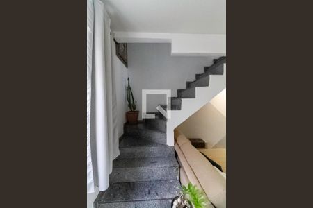 Escada de casa de condomínio à venda com 3 quartos, 66m² em João Pinheiro, Belo Horizonte