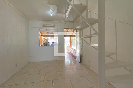 Sala de casa de condomínio para alugar com 2 quartos, 48m² em Rio Branco, Canoas