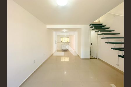 Sala de casa para alugar com 2 quartos, 73m² em Ingleses do Rio Vermelho, Florianópolis