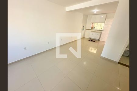 Sala de casa para alugar com 2 quartos, 73m² em Ingleses do Rio Vermelho, Florianópolis