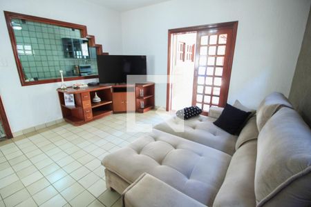 Sala de TV de casa à venda com 3 quartos, 300m² em Vila Libanesa, São Paulo