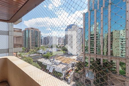 Varanda de apartamento à venda com 3 quartos, 217m² em Itaim Bibi, São Paulo