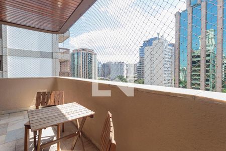 Varanda de apartamento à venda com 3 quartos, 217m² em Itaim Bibi, São Paulo