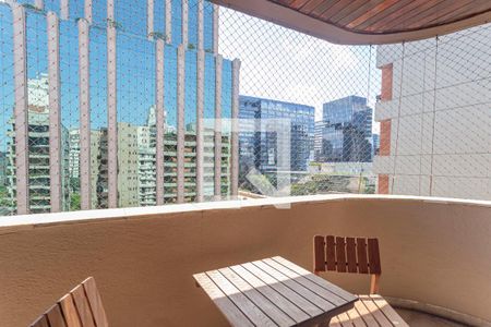 Varanda de apartamento à venda com 3 quartos, 217m² em Itaim Bibi, São Paulo