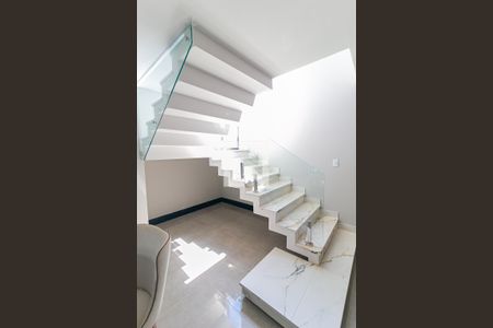 Sala de Jantar - escadas de casa de condomínio para alugar com 3 quartos, 285m² em Jardim Residencial Maria Dulce, Indaiatuba