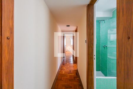 Corredor de apartamento para alugar com 2 quartos, 90m² em Cerqueira César, São Paulo