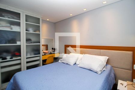 Suíte  de apartamento à venda com 4 quartos, 220m² em Sagrada Família, Belo Horizonte