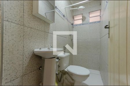 Banheiro de casa para alugar com 1 quarto, 25m² em Vila Santa Edwiges, São Paulo