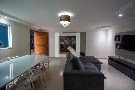 Sala de casa para alugar com 3 quartos, 220m² em Jardim das Oliveiras, São Paulo