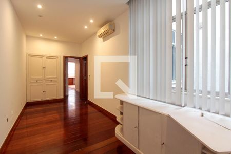 Sala intima de apartamento à venda com 3 quartos, 174m² em Barra da Tijuca, Rio de Janeiro