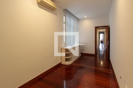 Sala intima de apartamento à venda com 3 quartos, 174m² em Barra da Tijuca, Rio de Janeiro