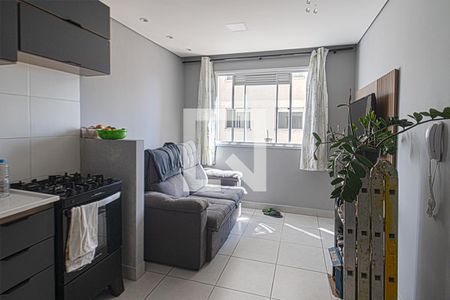 Apartamento para alugar com 32m², 2 quartos e sem vagasala, cozinha e área de serviço compartilhadas_2