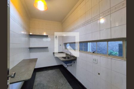 Casa à venda com 5 quartos, 210m² em Jardim Peri Peri, São Paulo