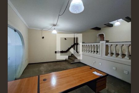 Casa à venda com 5 quartos, 210m² em Jardim Peri Peri, São Paulo