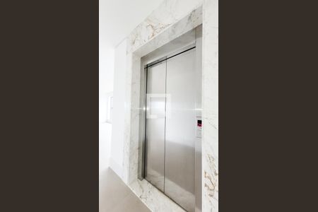 Elevador da Sala de apartamento para alugar com 3 quartos, 317m² em Cambuí, Campinas