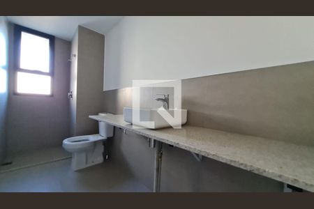 Banheiro de apartamento à venda com 1 quarto, 44m² em Vila da Serra, Nova Lima