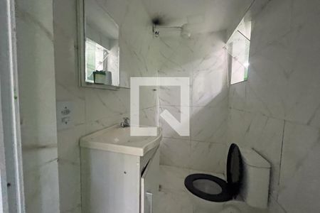 Banheiro de casa para alugar com 1 quarto, 30m² em Jardim Primavera, Duque de Caxias