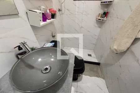 Banheiro de casa para alugar com 1 quarto, 30m² em Jardim Primavera, Duque de Caxias