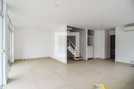 Sala de casa à venda com 3 quartos, 180m² em São Francisco, Niterói