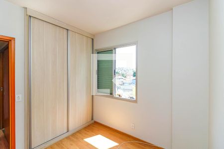 Quarto  de apartamento para alugar com 3 quartos, 75m² em Ipiranga, Belo Horizonte